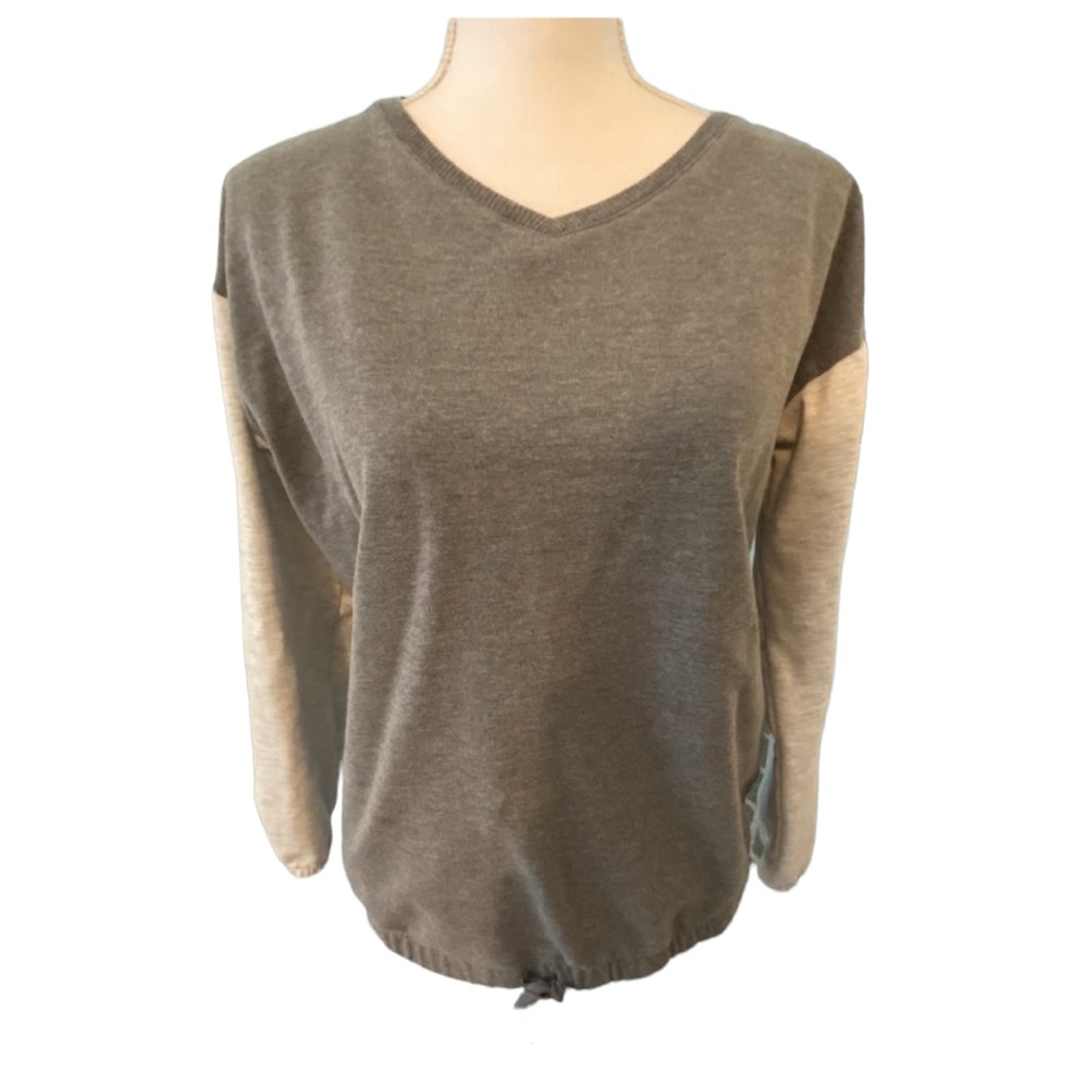 Anne Klein 2-tone gray crew neck sweatshirt
